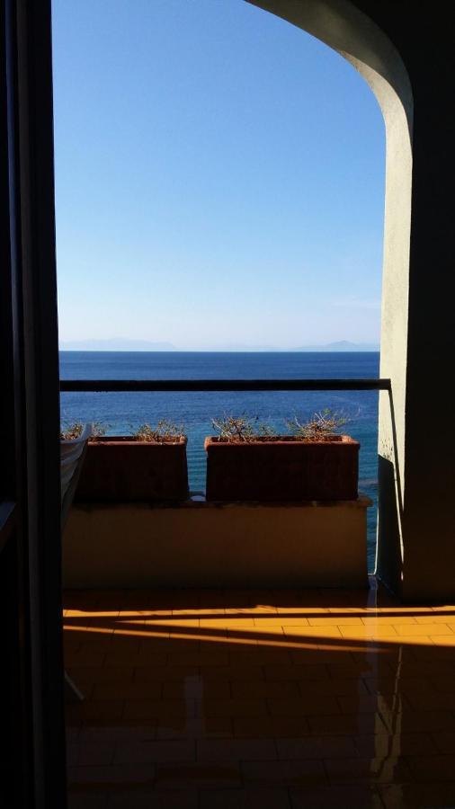 Ischia - Panoramic Apartment On The Sea 라코아메노 외부 사진