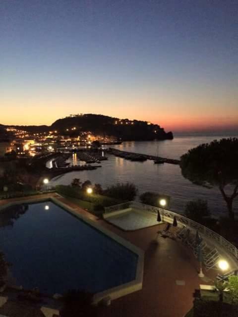 Ischia - Panoramic Apartment On The Sea 라코아메노 외부 사진