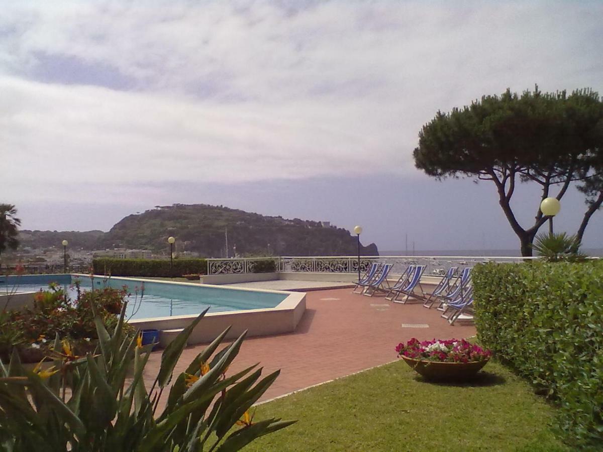 Ischia - Panoramic Apartment On The Sea 라코아메노 외부 사진